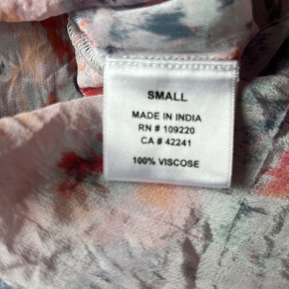 Velvet By Graham & Spencer 3/4 Sleeve Floral Blouse - Picture 8 of 9